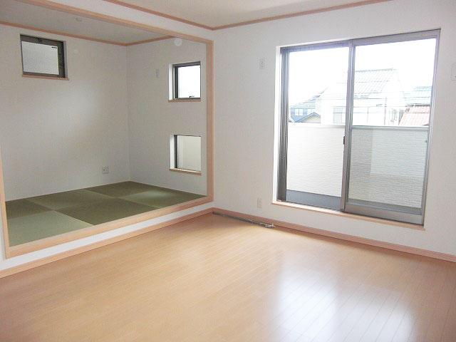 Living. Second floor living room Spacious 16.7 Pledge! Tatami corner is fashionable! 