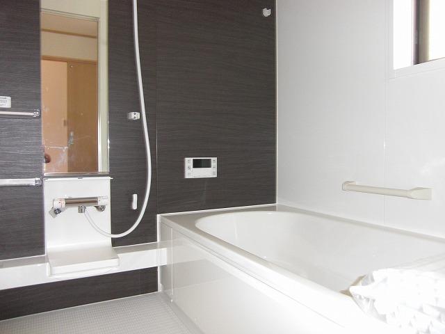 Bathroom. 1 tsubo size unit bus with bathroom heating dryer. Barrier free! 