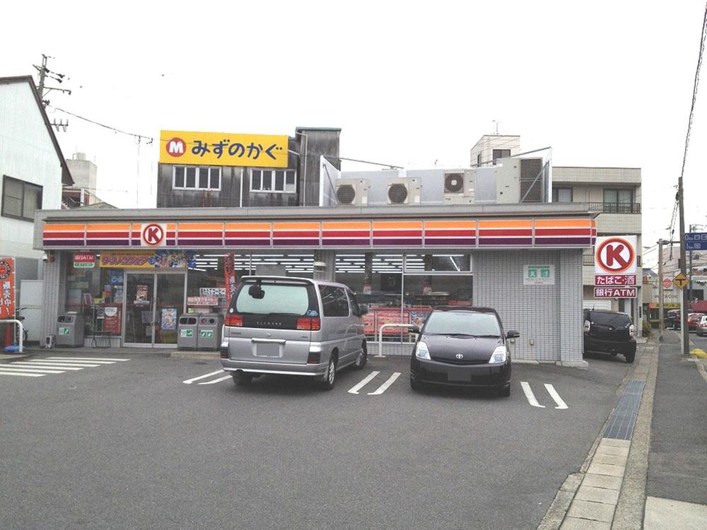 Convenience store. 400m to Circle K