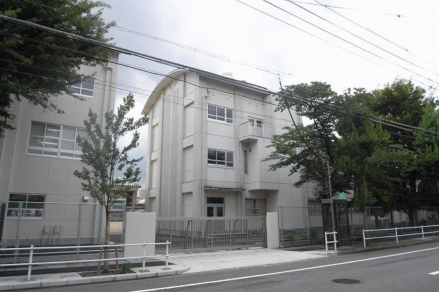 Junior high school. 750m to Nagoya Municipal Moriyama West Junior High School