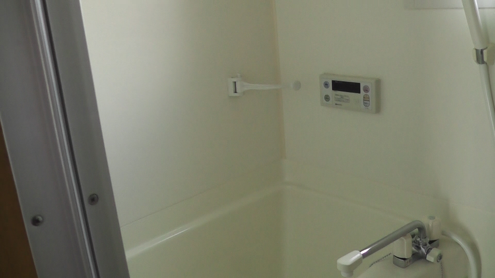 Bath. Add 焚有Ri. With so bathroom window is easy to ventilation