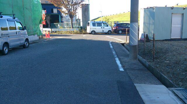 Local photos, including front road. Public road 8m 2013.11.11 shooting