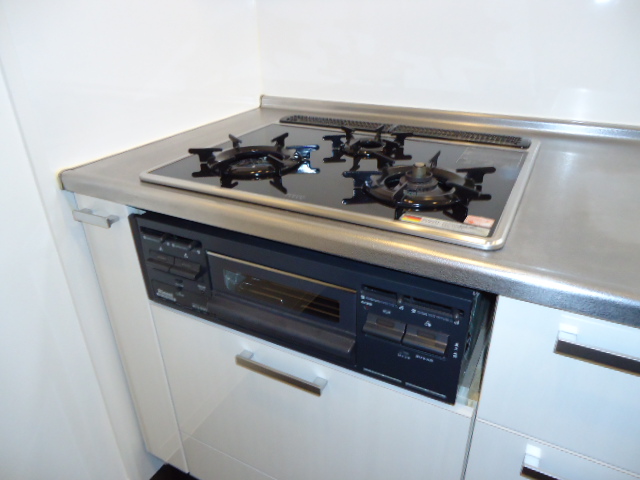 Kitchen. 3-neck gas stove