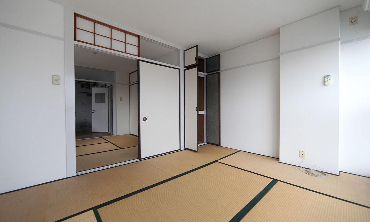 Other room space. Japanese-style room 6 quires With a south-facing window