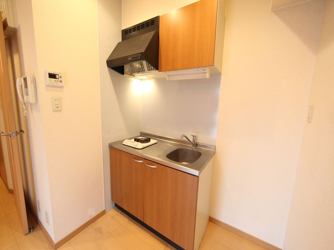 Kitchen. Kitchen (gas 1 burner stove) refrigerator ・ Range will be available