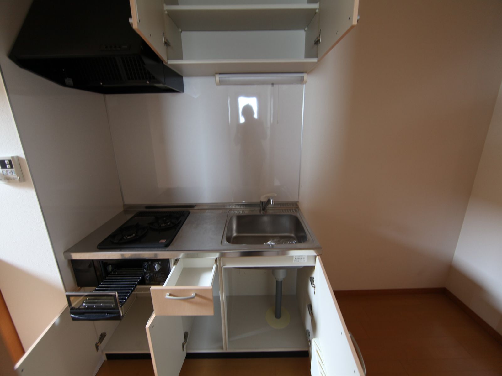 Kitchen. System kitchen (gas 2-neck ・ With grill)