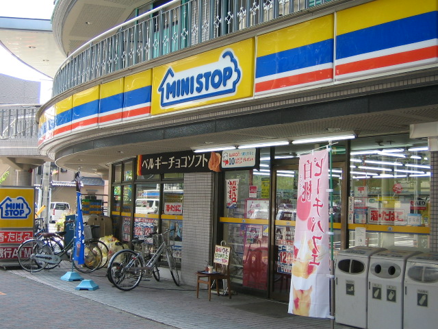 Convenience store. MINISTOP up (convenience store) 460m