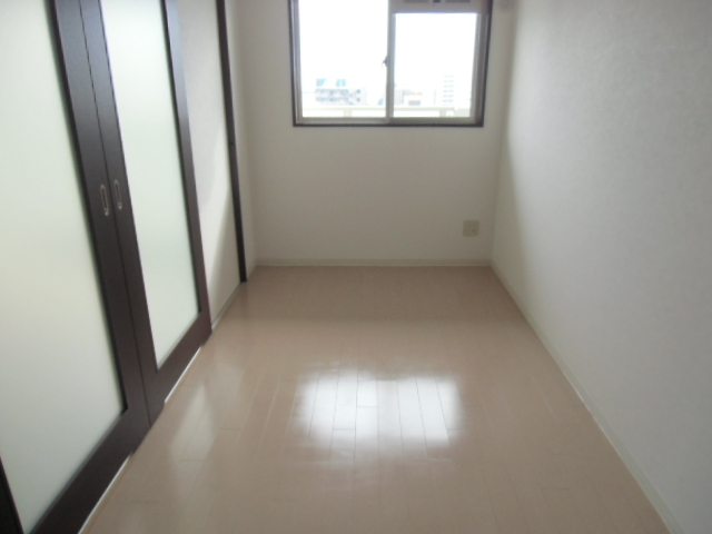 Other room space. Flooring