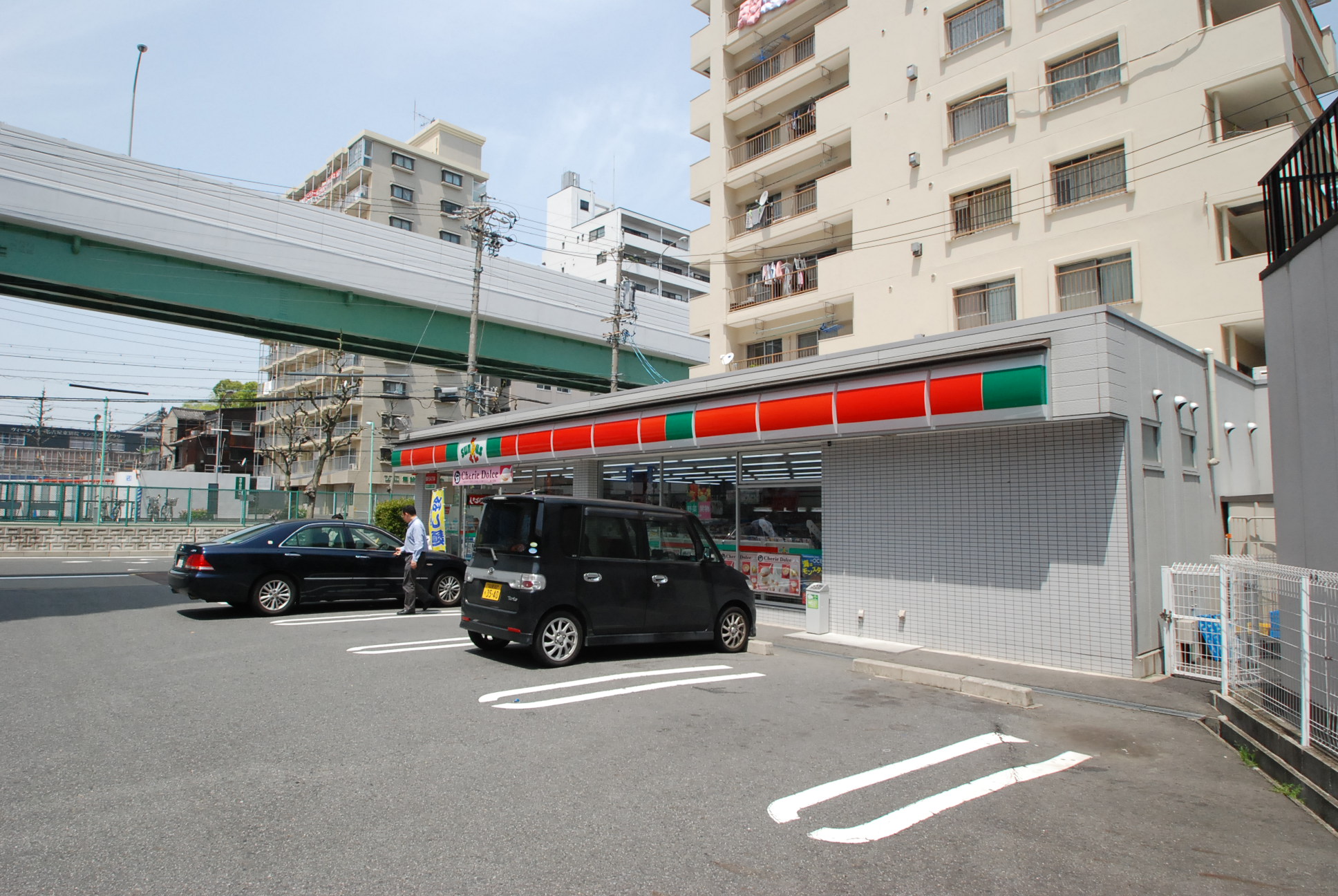 Convenience store. Thanks Nagoya Higashi Betsuin store up (convenience store) 132m