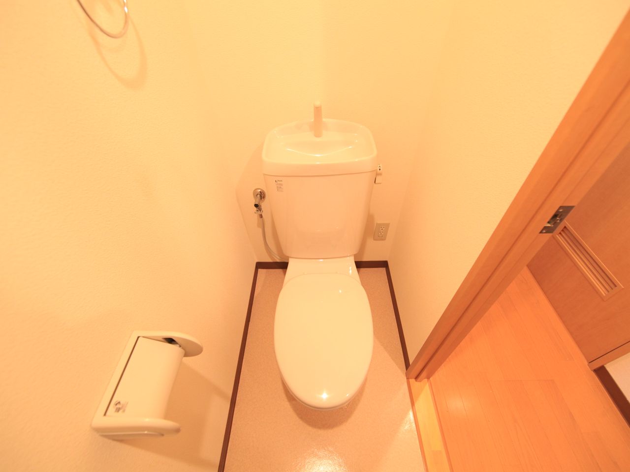 Toilet. toilet Warm water washing toilet seat mounting Allowed