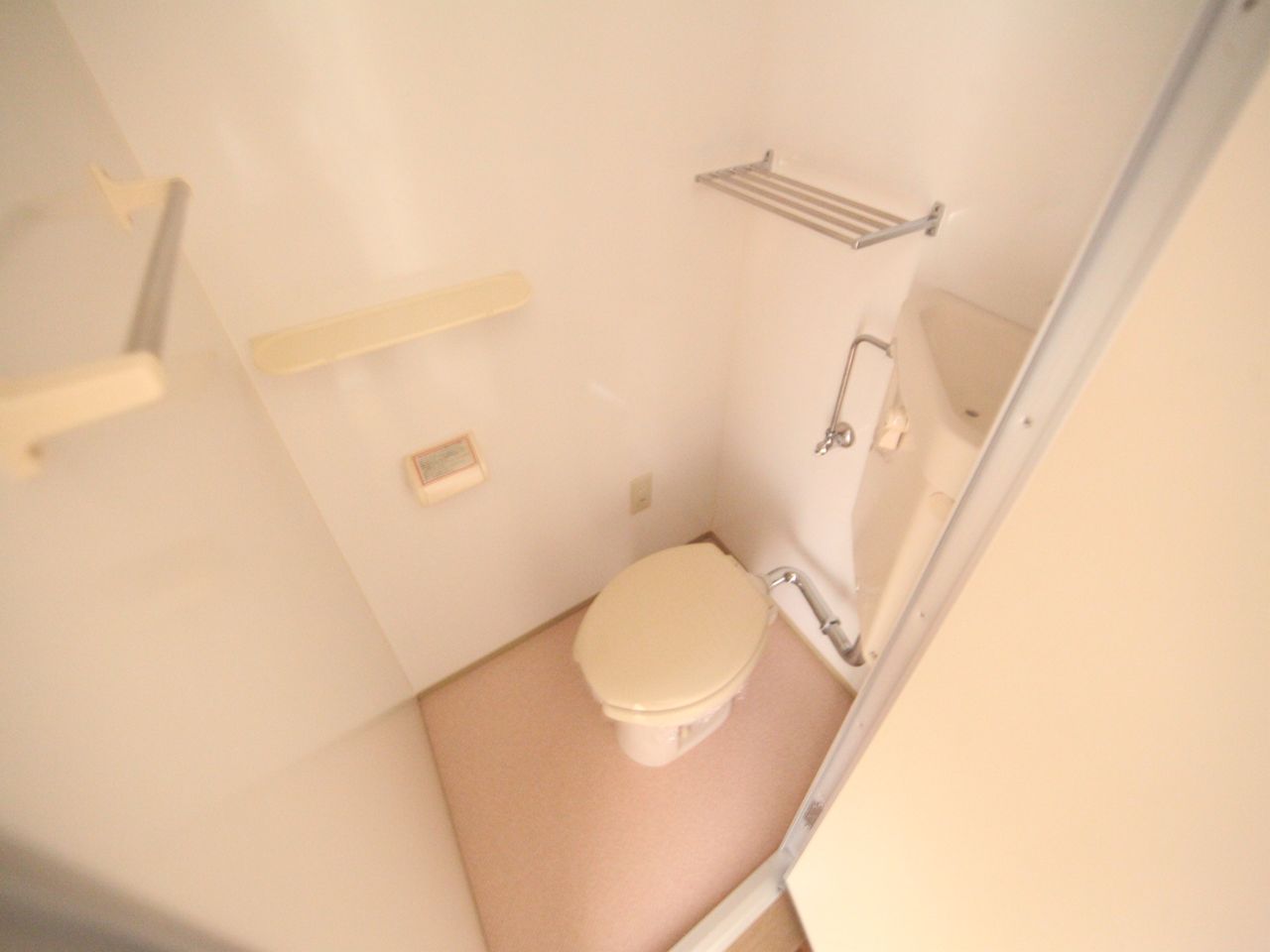 Toilet. Toilet (bath separate toilet) warm water washing toilet seat mounting Allowed