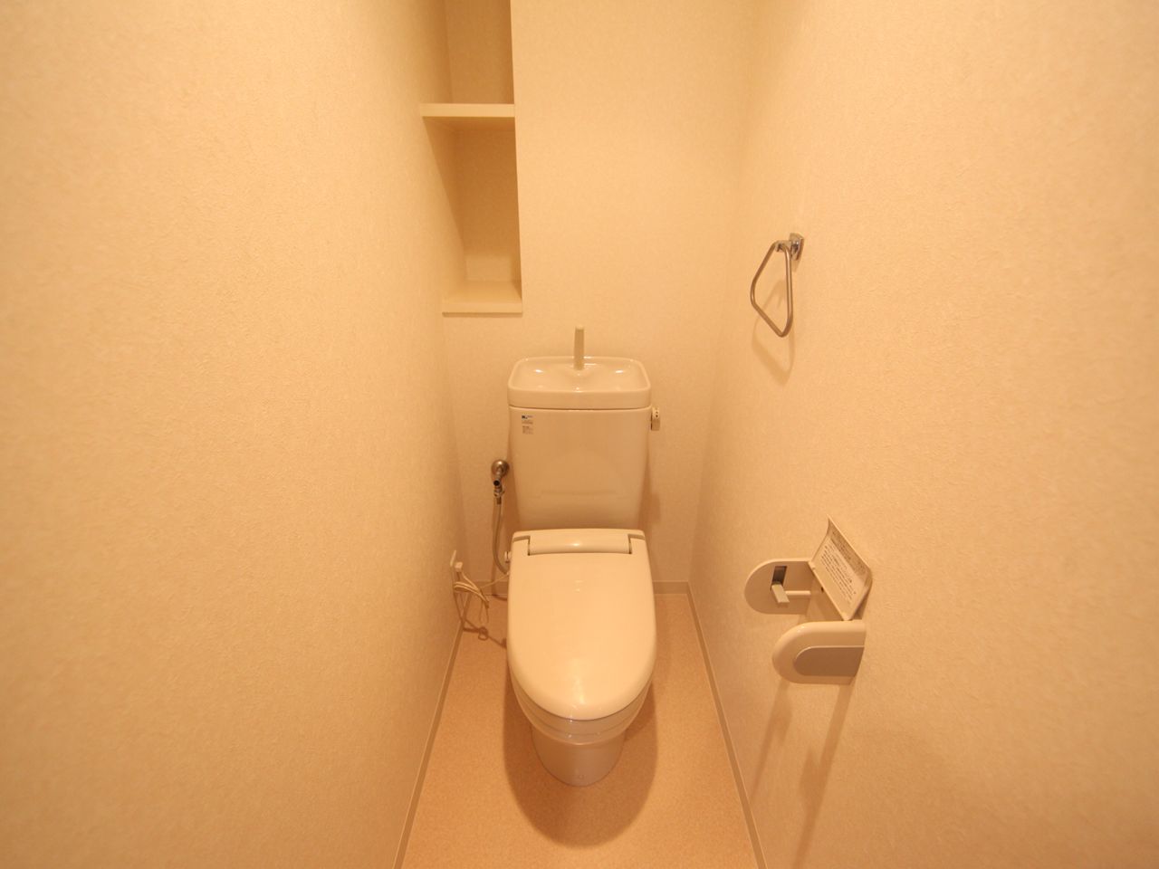Toilet. bus ・ Restroom Western-style toilet With heating toilet seat