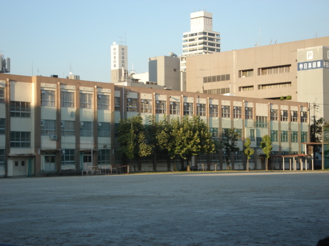 Junior high school. 408m to Nagoya Municipal Hakusan junior high school (junior high school)