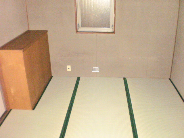 Living and room. Unwind in the tatami rooms