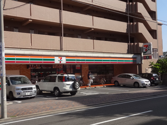 Convenience store. 120m to Seven-Eleven (convenience store)