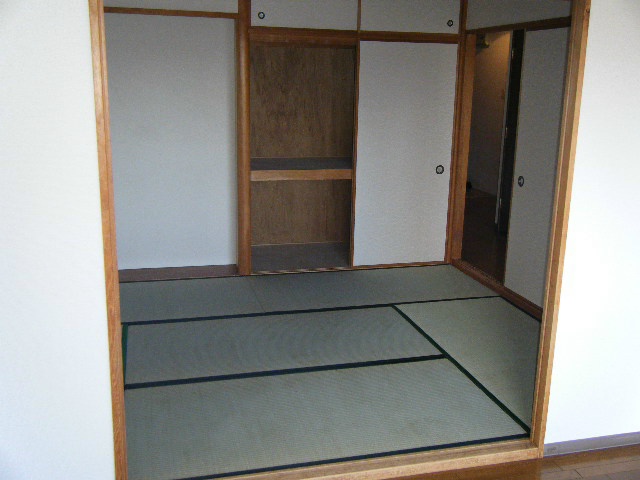 Other room space. Japanese-style room 6 quires