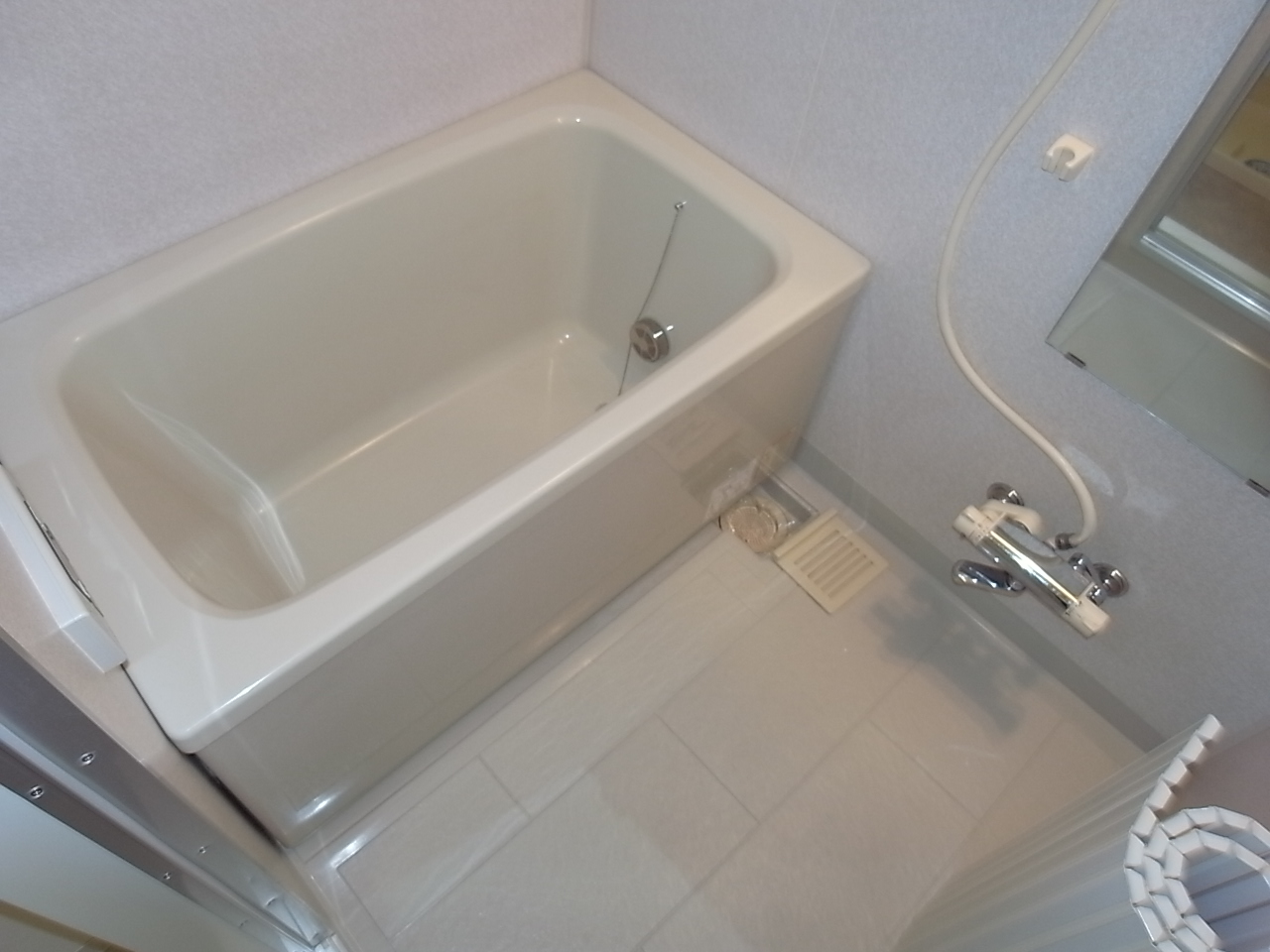 Bath. Reheating Bathroom with heating dryer Bathing with Otobasu function