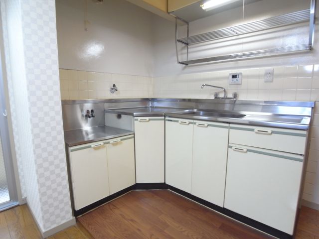 Kitchen. 2-neck is a gas stove can be installed kitchen.