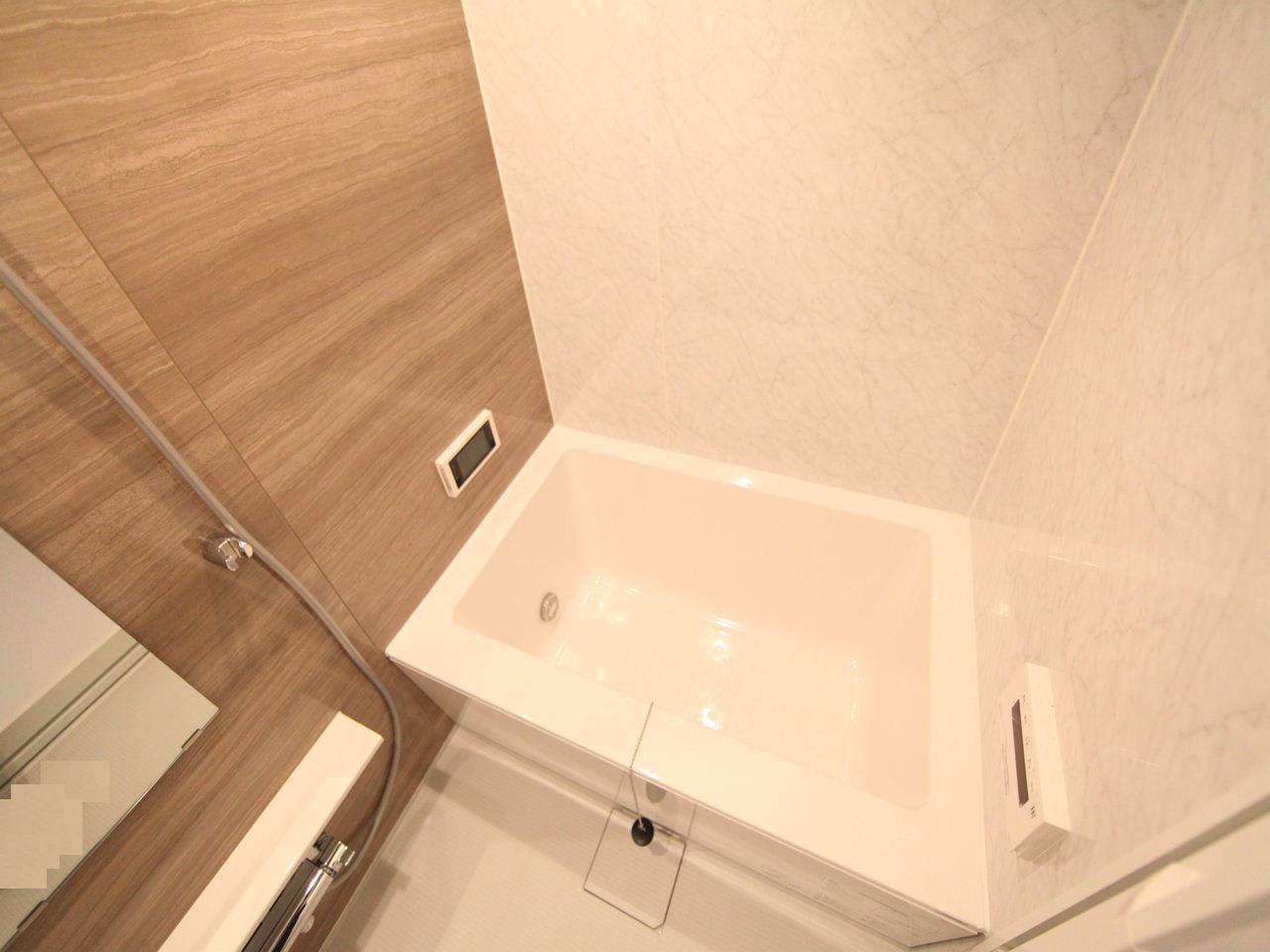 Bath. Bathroom (with bathroom heating dryer) Image