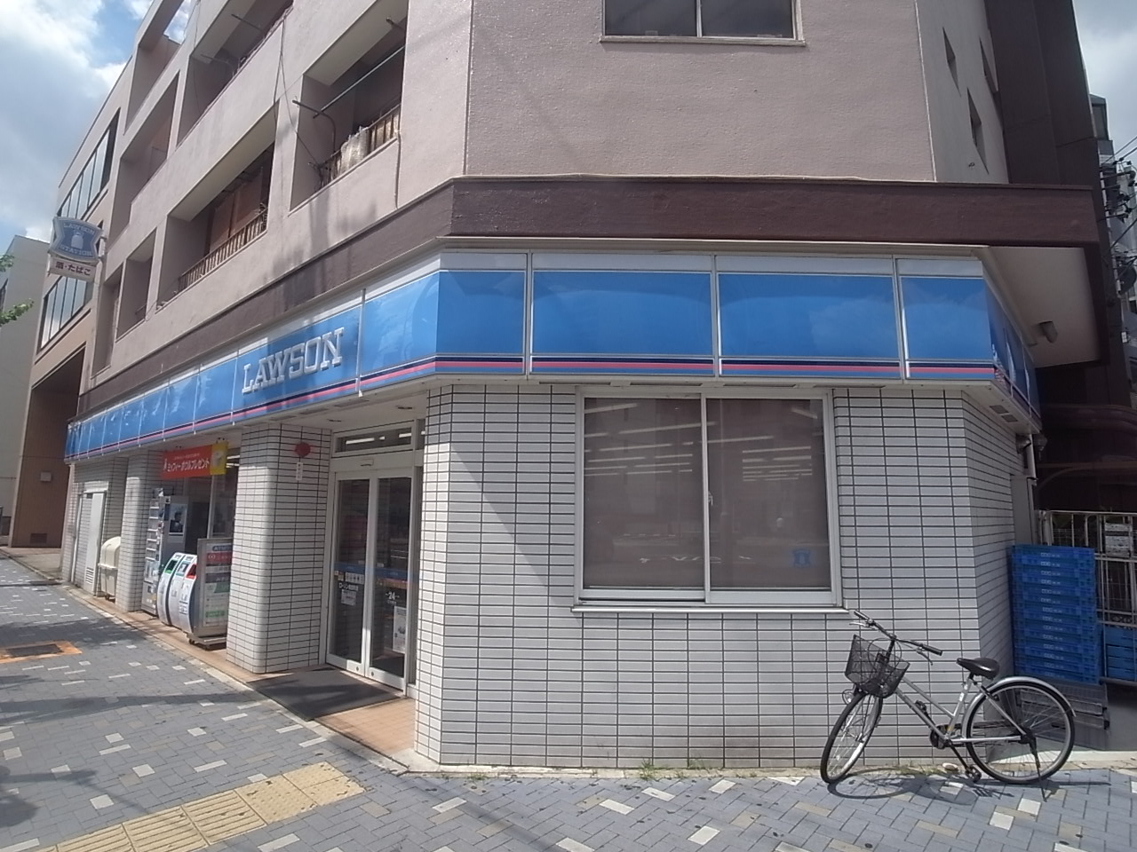 Convenience store. 80m until Lawson Kikusato Machiten (convenience store)