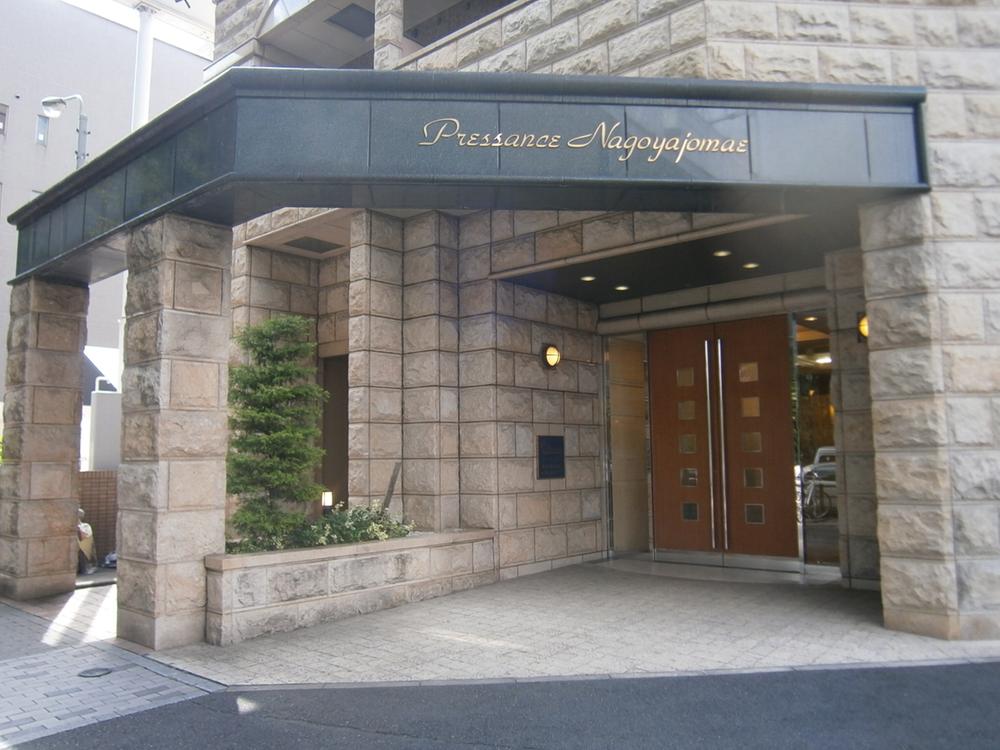 Entrance. Common areas