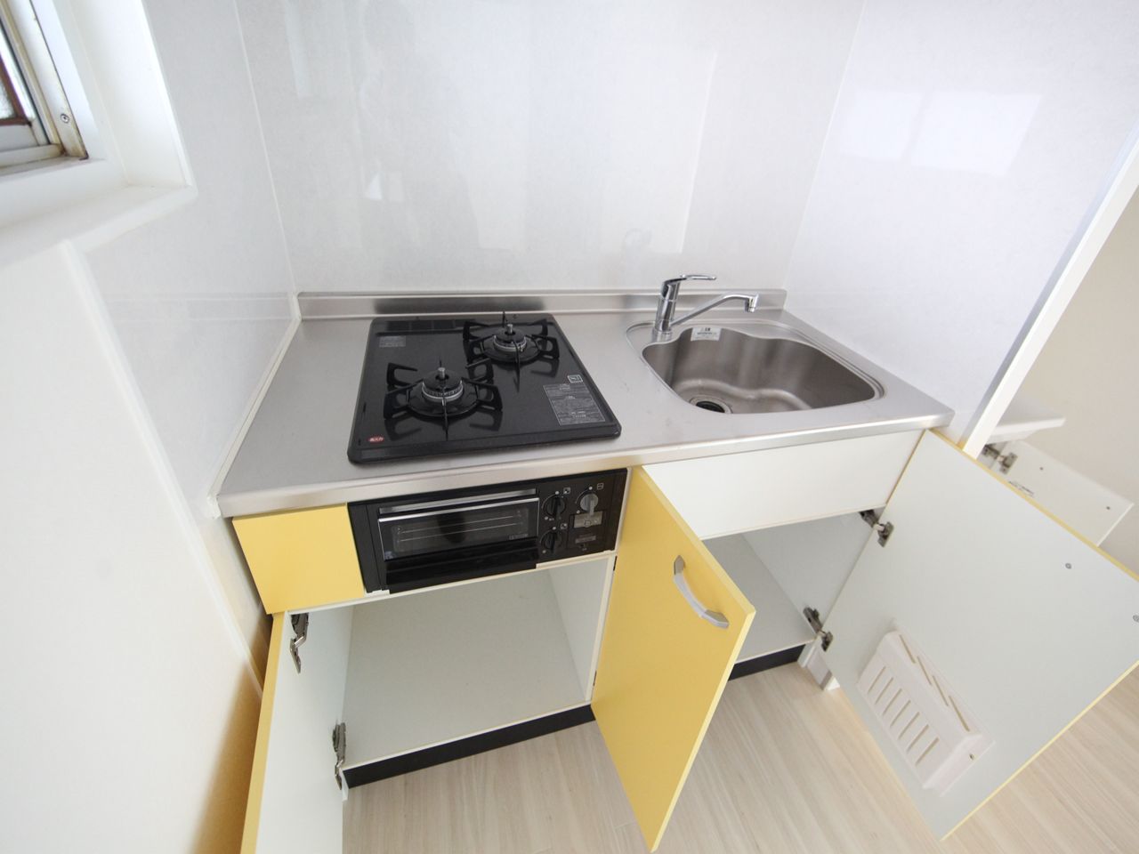 Kitchen. System kitchen (two-burner gas stove ・ With grill)