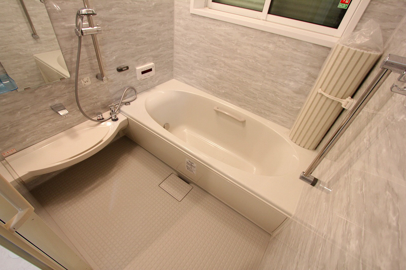 Bath. big, Bath and spacious. 