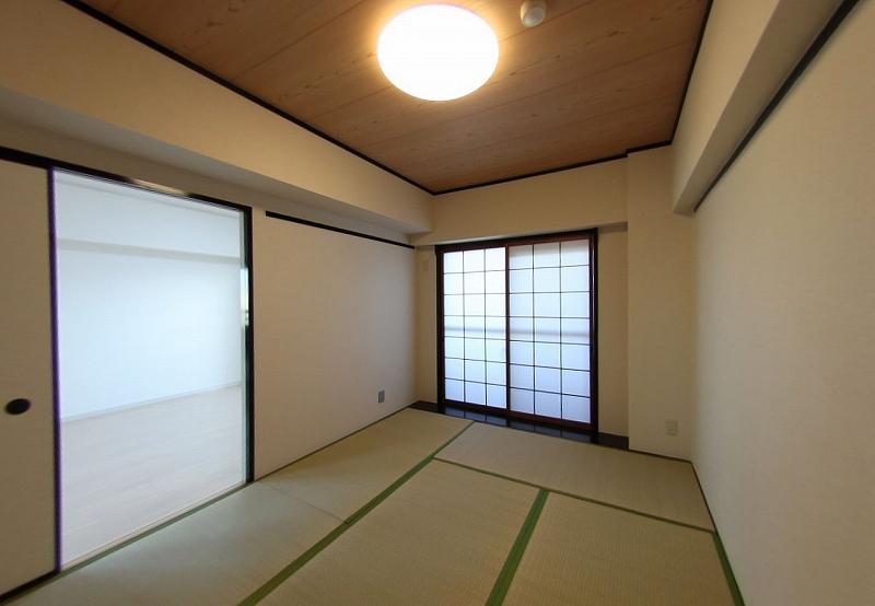 Non-living room. Living and a continuation of the Japanese-style room is a feeling of open.