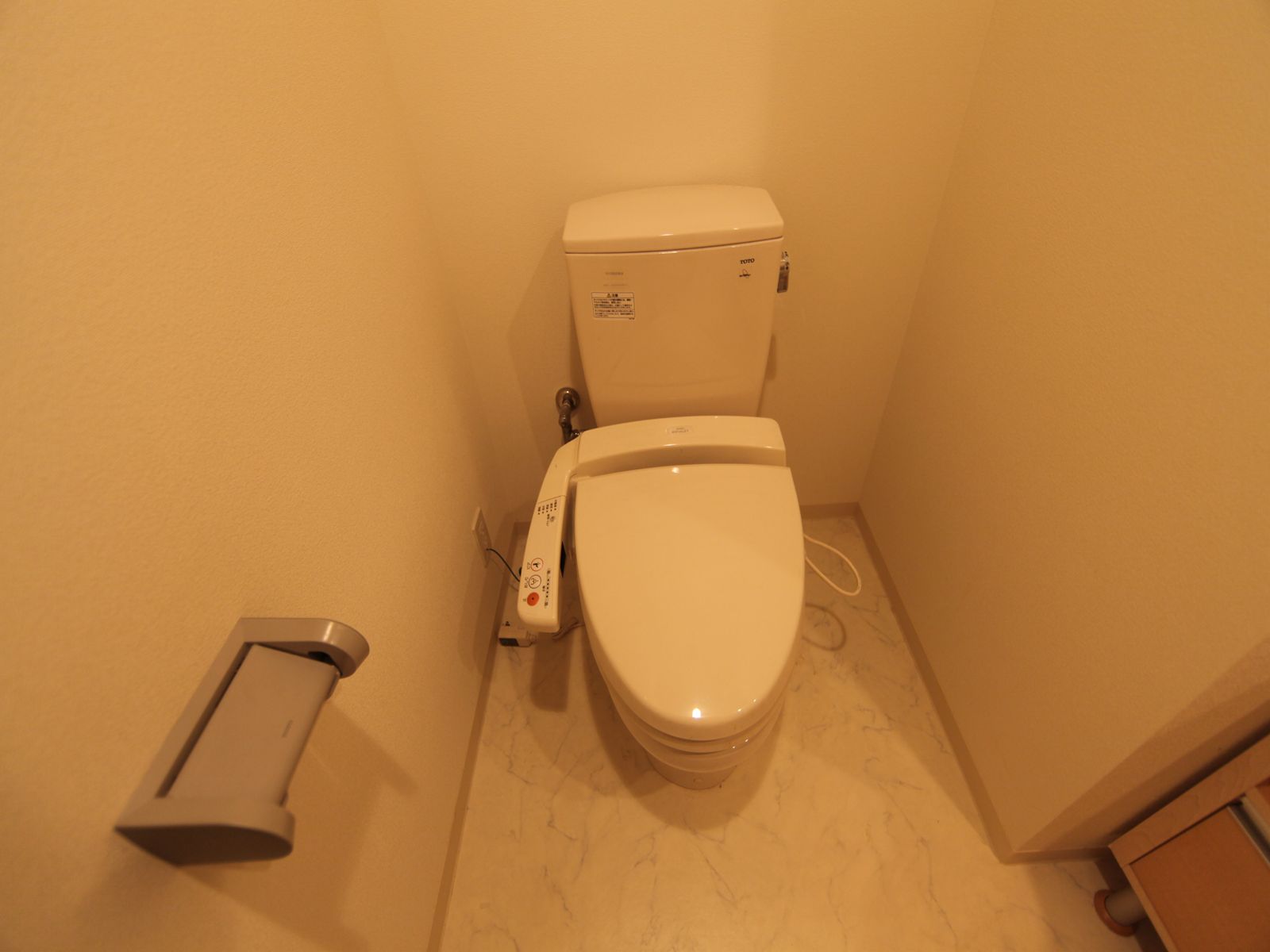 Toilet. Western-style toilet (with warm water cleaning toilet seat)