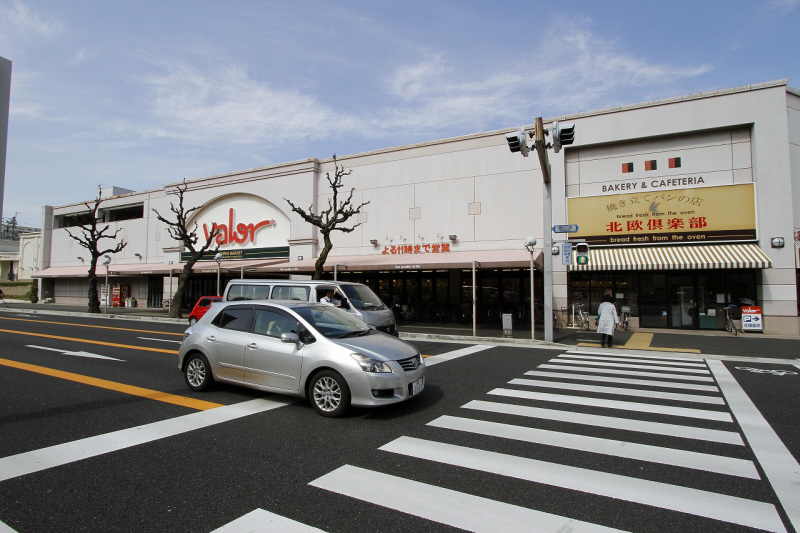 Supermarket. Barrow 332m until the roadway store (Super)