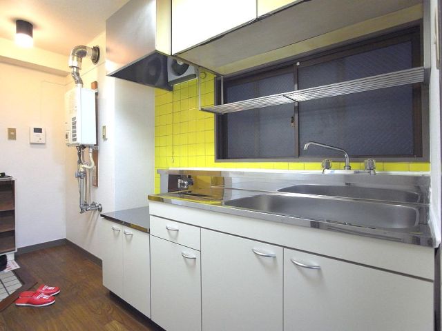 Kitchen. 2-neck is a gas stove can be installed kitchen. 