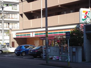 Convenience store. Seven-Eleven (convenience store) to 200m