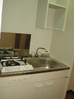 Kitchen. 1-neck with gas stove