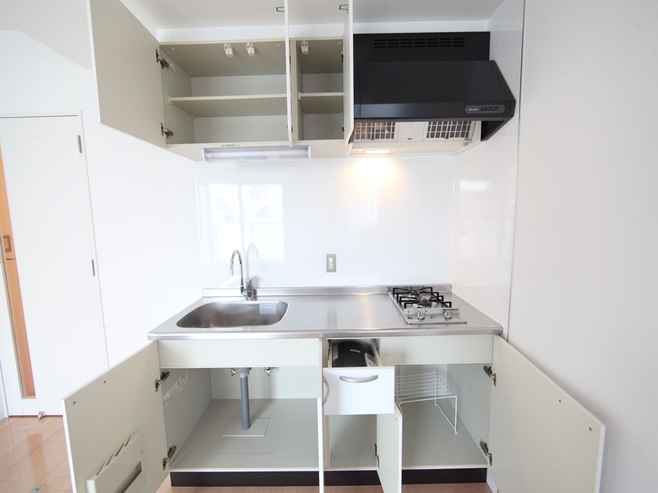 Kitchen. System kitchen (gas 2 burners) Refrigerator ・ Range, etc. You can offer