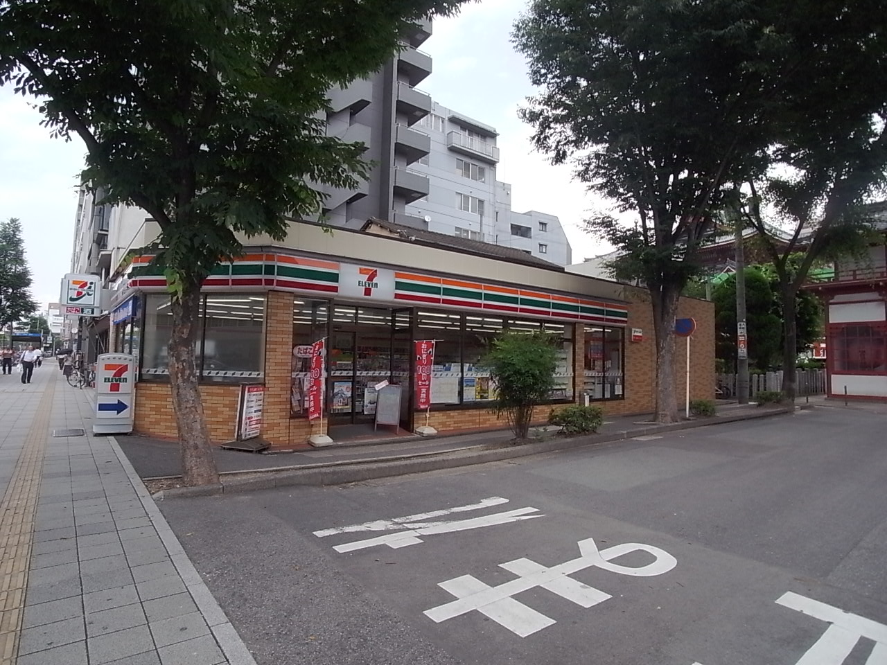 Convenience store. Seven-Eleven Nagoya Osu Kannon store (convenience store) up to 100m