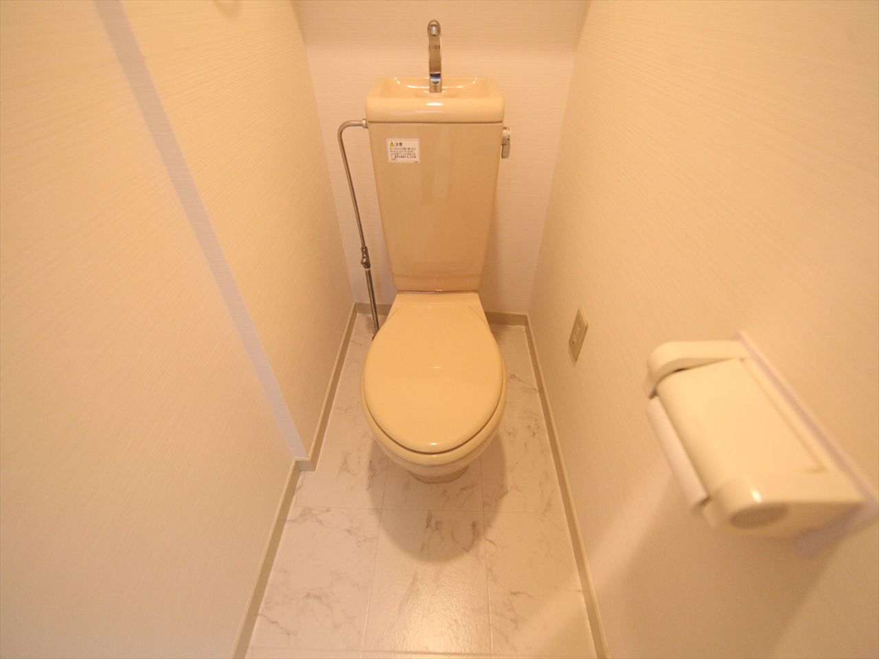 Toilet. Toilet (warm water washing toilet seat mounting possible)