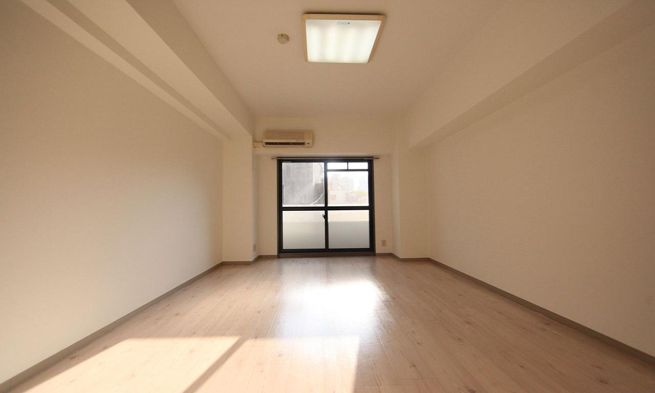 Other room space. Western-style 9.1 Pledge kitchen (with stove) air-conditioned