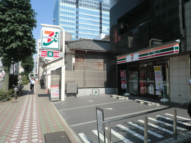 Other. First floor Seven-Eleven