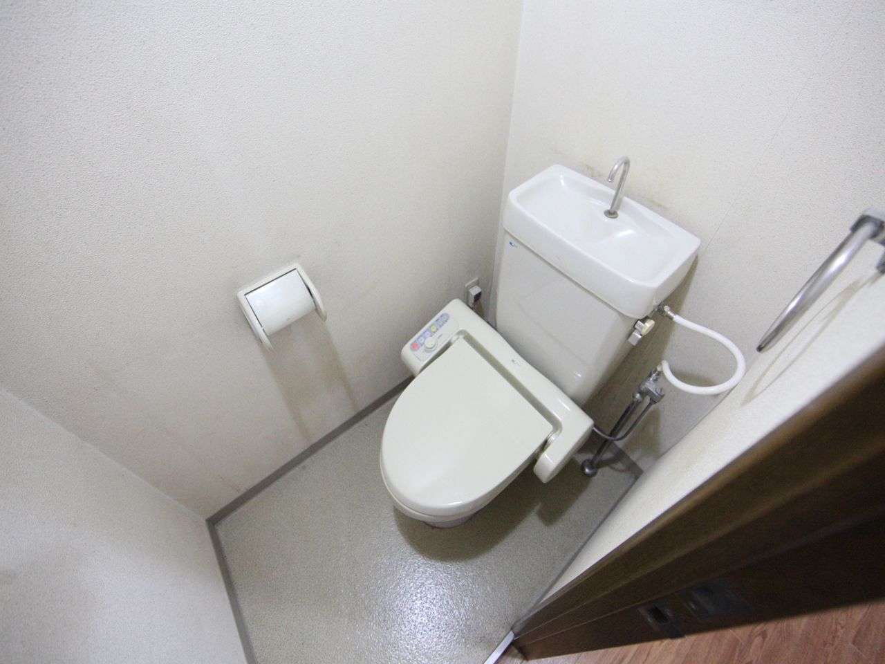 Toilet. bus ・ Restroom Warm water washing heating toilet seat