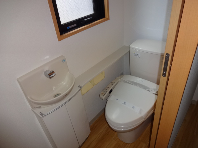 Toilet. It comes with a bidet. 