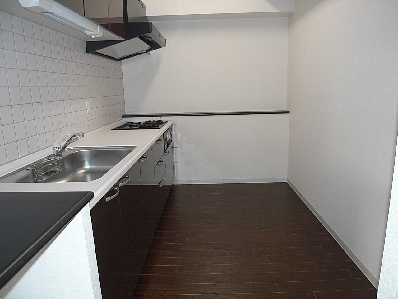 Kitchen. System kitchen (gas three-necked ・ With grill)