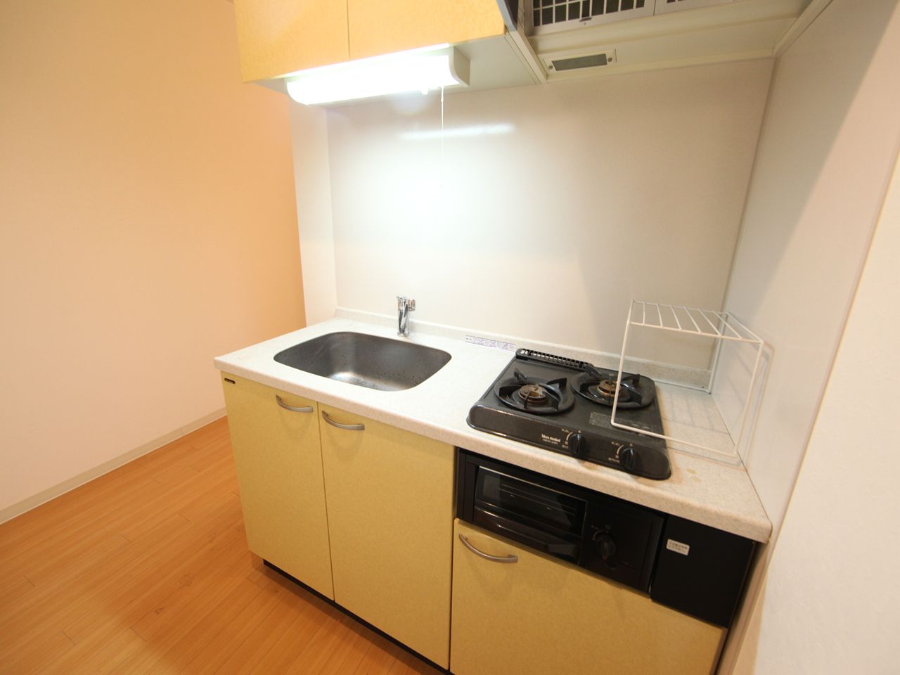 Kitchen. System kitchen (with a two-burner gas stove grill)