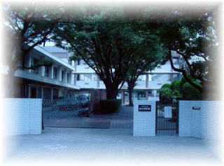 Junior high school. 96m to Nagoya Municipal Hakusan junior high school (junior high school)