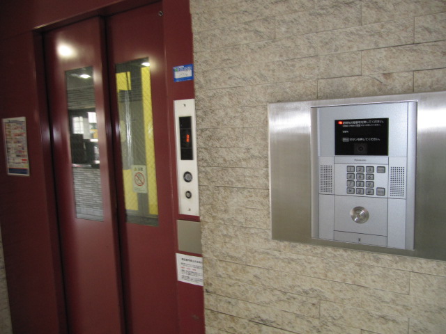 Building appearance. Elevator Autolock