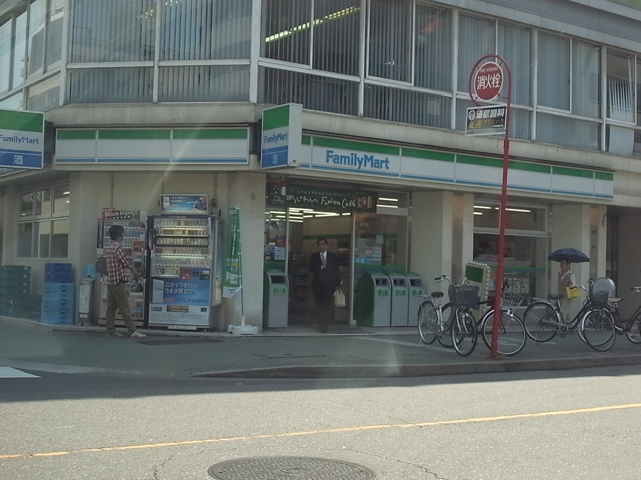 Convenience store. 45m to FamilyMart Sakaekawara through store (convenience store)