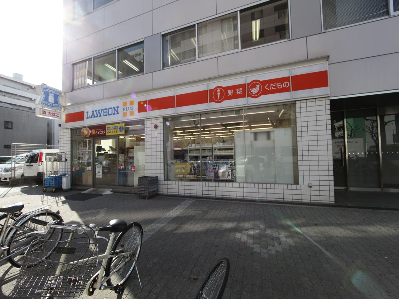 Convenience store. 102m until Lawson plus Marunouchi 2-chome (convenience store)