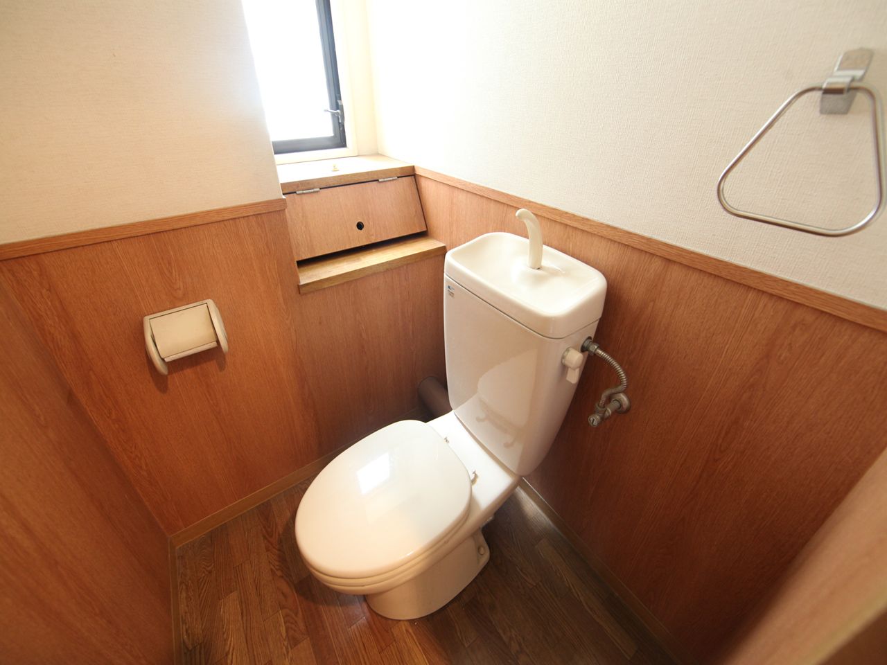 Toilet. toilet Warm water washing toilet seat mounting Allowed toilet With windows (ventilation good)