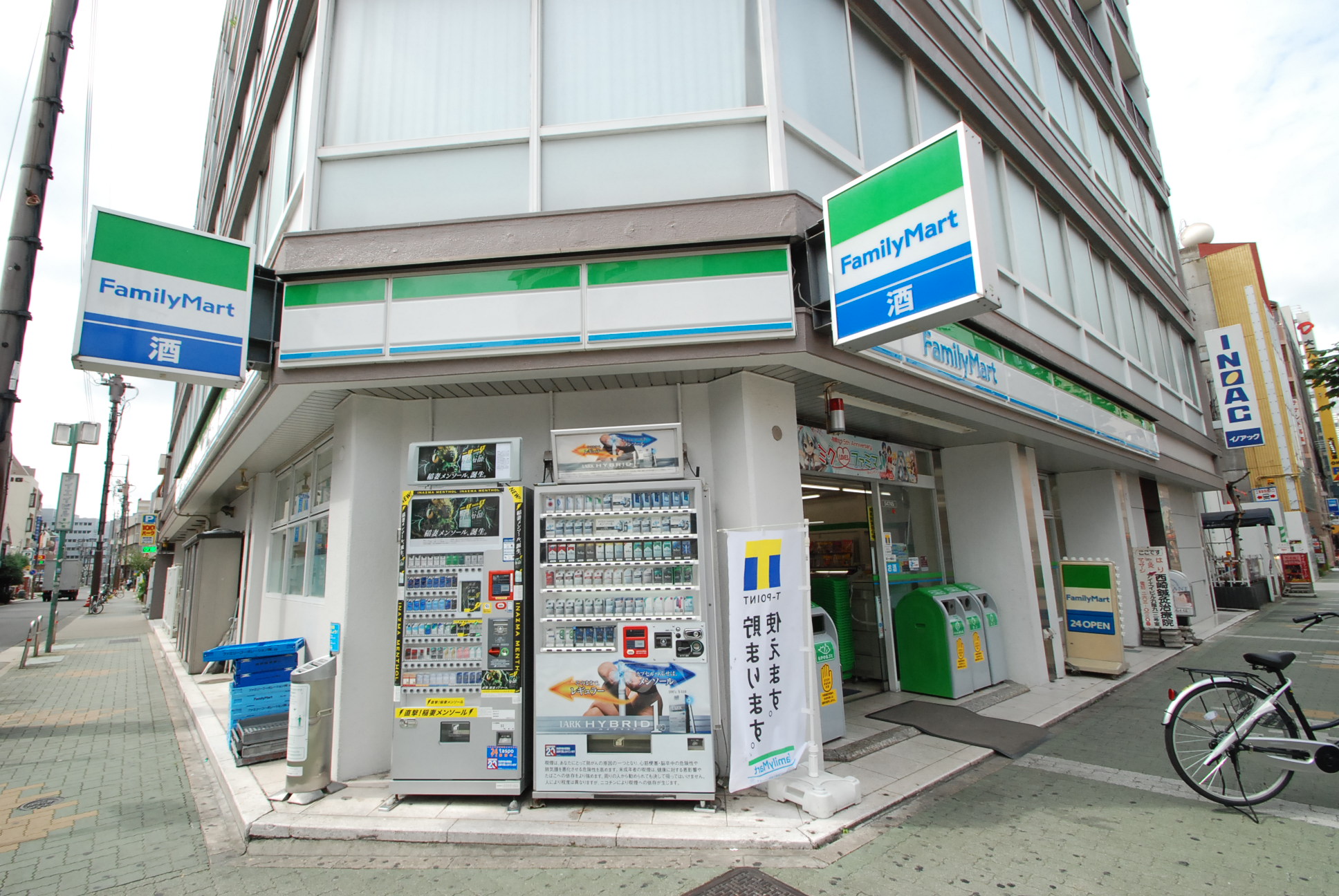 Convenience store. FamilyMart Xin Rong-chome store up (convenience store) 176m