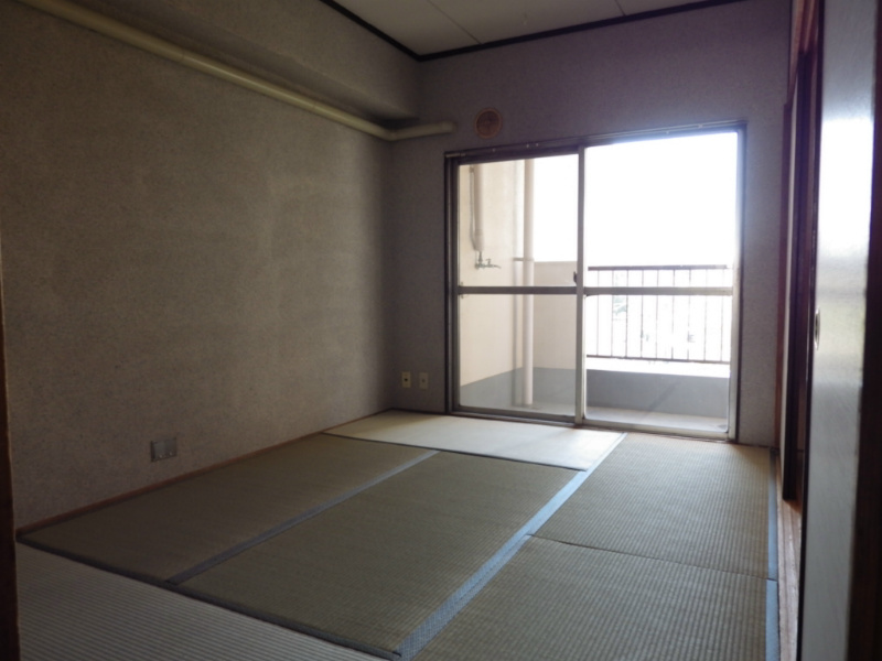 Other room space. 6-mat Japanese-style room