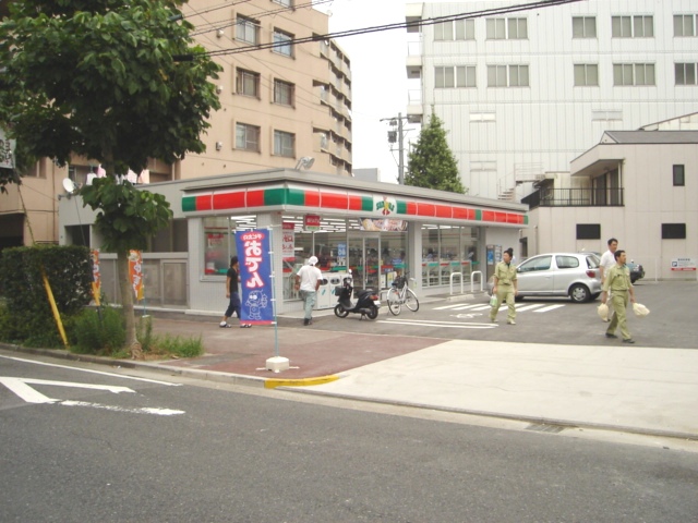 Convenience store. 10m to Sunkus (convenience store)